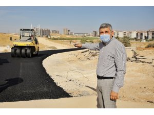 Osmangazi Mahallesinde yeni açılan yollar asfaltlanıyor