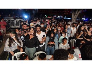 İki bin kişinin katıldığı Murat Dalkılıç konserinde korona unutuldu