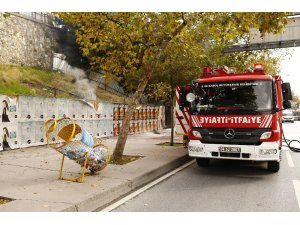 Beşiktaş’ta yer altındaki elektrik kablolarından dolayı yangın çıktı