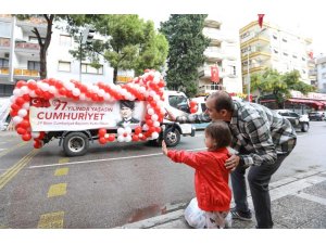 İzmir’de Cumhuriyet coşkusu her ilçeyi sardı