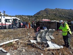 Konya’da minibüs devrildi: 12 yaralı
