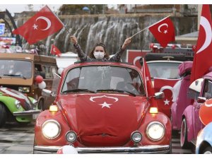 Keçiören’de klasik otomobillerden “29 Ekim Cumhuriyet Bayramı” konvoyu