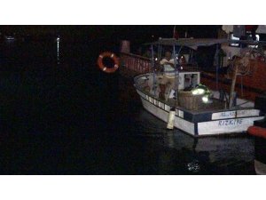 Erdemli’de balıkçı kayığı battı, 2 kişi yüzerek kurtuldu