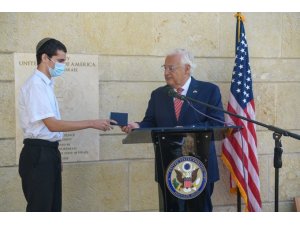 Kudüs’te doğan genç, pasaportuna doğum yeri olarak İsrail’i yazan ilk ABD’li oldu