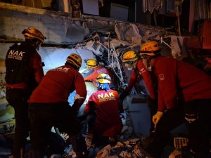 Nilüfer Arama Kurtarma ekipleri deprem bölgesinde