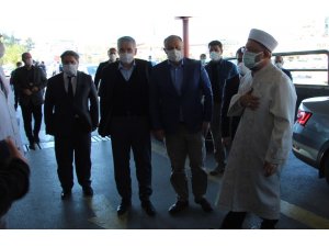 Diyanet İşleri Başkanı Erbaş’dan tedavileri süren depremzedelere geçmiş olsun ziyareti