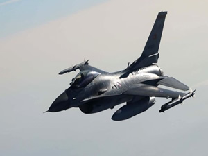 Yunan uçakları, F-16'ları taciz etti