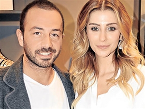 Özge Ulusoy, sevgilisini öpmeye doyamadı