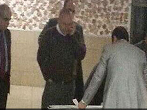 AB Bakanı Mevlüt Çavuşoğlu oy sayarken