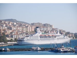 Mavi suların en lüksleri arasındaydı, şimdi söküm için rotasını Aliağa’ya çevirdi