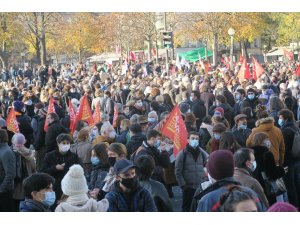 Fransa’da birçok kentte "küresel güvenlik" yasası protestosu