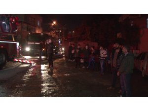 Ümraniye’de yangın çıkan evde mahsur kalan 8 kişiyi itfaiye kurtardı