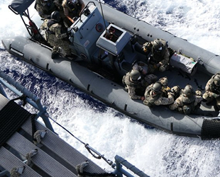Alman askerleri, Libya'ya giden Rosaline A isimli Türk gemisine çıktı