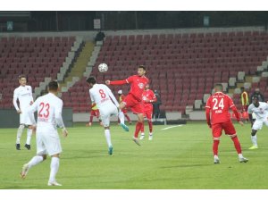 TFF 1. Lig: Balıkesirspor: 1 - Ümraniyespor: 0 (İlk yarı sonucu)