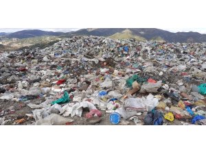 Köylüler ormanlık alana dökülen çöplerden şikayetçi