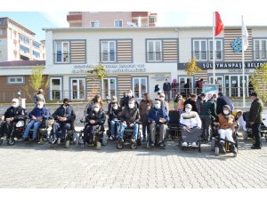 Tekirdağ’da 10 adet akülü tekerlekli sandalye hediye edildi