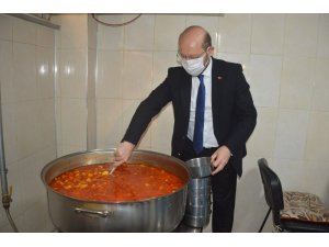 Niksar Belediyesi Aşevi her gün 450 kişiye sıcak yemek sağlıyor
