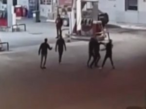 Sivas’ta 3 kişinin yaralandığı pompalı tüfekli, bıçaklı kavga kamerada