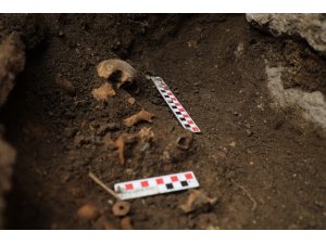 Kazı çalışmalarında bebek mezarı bulundu