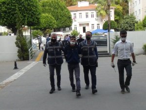 Antalya’da kafelere dadanan 2 şüpheli, 10 iş yerinin bahşiş kutusunu çaldı