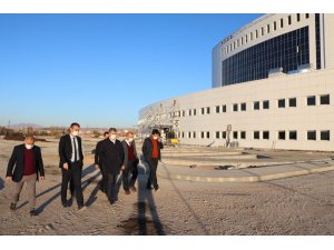 Başkan Altınsoy hastane ek hizmet binasını inceledi