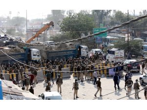 Hindistan’da hükümeti protesto eden çiftçilere polis müdahalesi