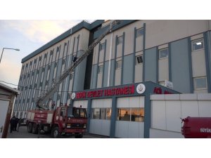 Antalya’da hastane çatısında çıkan yangın korkuttu