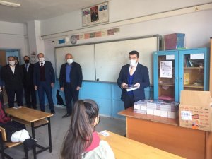 Ahmet Arslan’dan sınava girecek 6 bin öğrenciye kitap desteği
