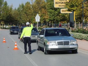 Konya’da bin 29 sürücüye cep telefonu ile konuşmaktan cezai işlem