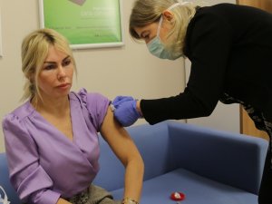 Akdeniz Üniversitesi Rektörü Özkan’a, Covid aşısının ikinci dozu yapıldı