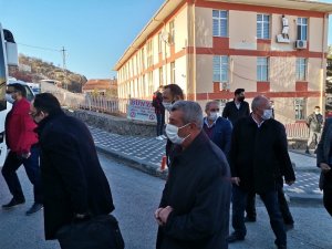 CHP’liler tarafından mahkemeye verilen şehit babasının yargılandığı dava ertelendi