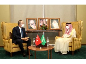 Bakan Çavuşoğlu, Suudi Arabistanlı mevkidaşı Al Saud ile görüştü