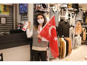 Büyükşehirden vatandaşlara Türk bayrağı