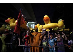Tayland’da monarşi karşıtları yeniden sokaklarda