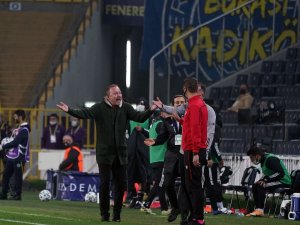 Süper Lig: Fenerbahçe: 1 - Beşiktaş: 2 (İlk yarı)