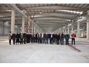 Sadıkoğlu Kızılay’ın Afet Barınma sistemleri fabrikası inşaatında inceleme yaptı