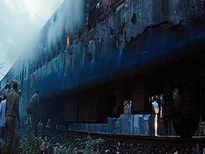 Pakistan'da yolcu trenine bombalı saldırı