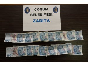 Pazarda alıveriş yapan şüphelinin üzerinden bin 600 lira sahte banknot çıktı