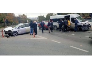 Halıcıoğlu’nda zincirleme kaza: 4 yaralı