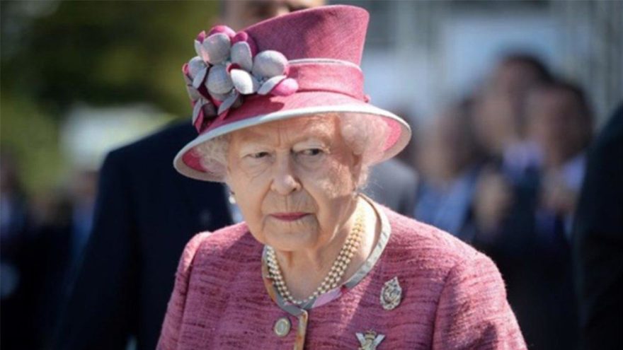 Kraliçe Elizabeth’in çalışanı hırsız çıktı: Saraydan çalıp internette satmış