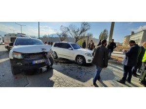 AK Parti Genel Başkan Yardımcısı Demiröz’ün konvoyunda kaza: 1 yaralı