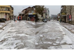 Cumayeri Belediyesi cadde ve sokakları köpüklü suyla yıkandı