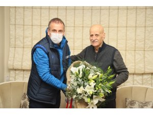 Abdullah Avcı, Ahmet Suat Özyazıcı’yı evinde ziyaret etti