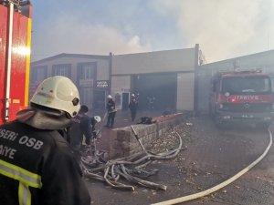 Kayseri’de ahşap fabrikasında yangın
