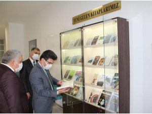 Rektör Karacoşkun Kütüphane ve Kongre Merkezini İnceledi