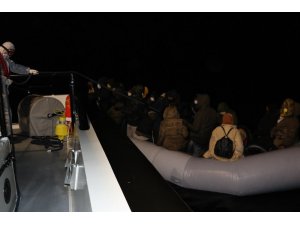 Balıkesir açıklarında 34 düzensiz göçmen kurtarıldı