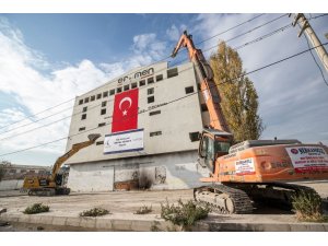 İzmir’in kalbinde kentsel dönüşüm için ilk yıkım