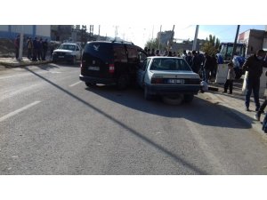 Mardin’de 3 araç birbirine girdi:  1 yaralı