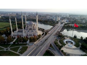 Adana’da caddeler boşaldı, kent hayalet şehre döndü