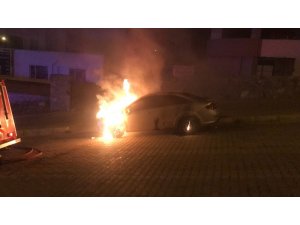 Eşine kızdı, kayınpederinin arabasını yaktı